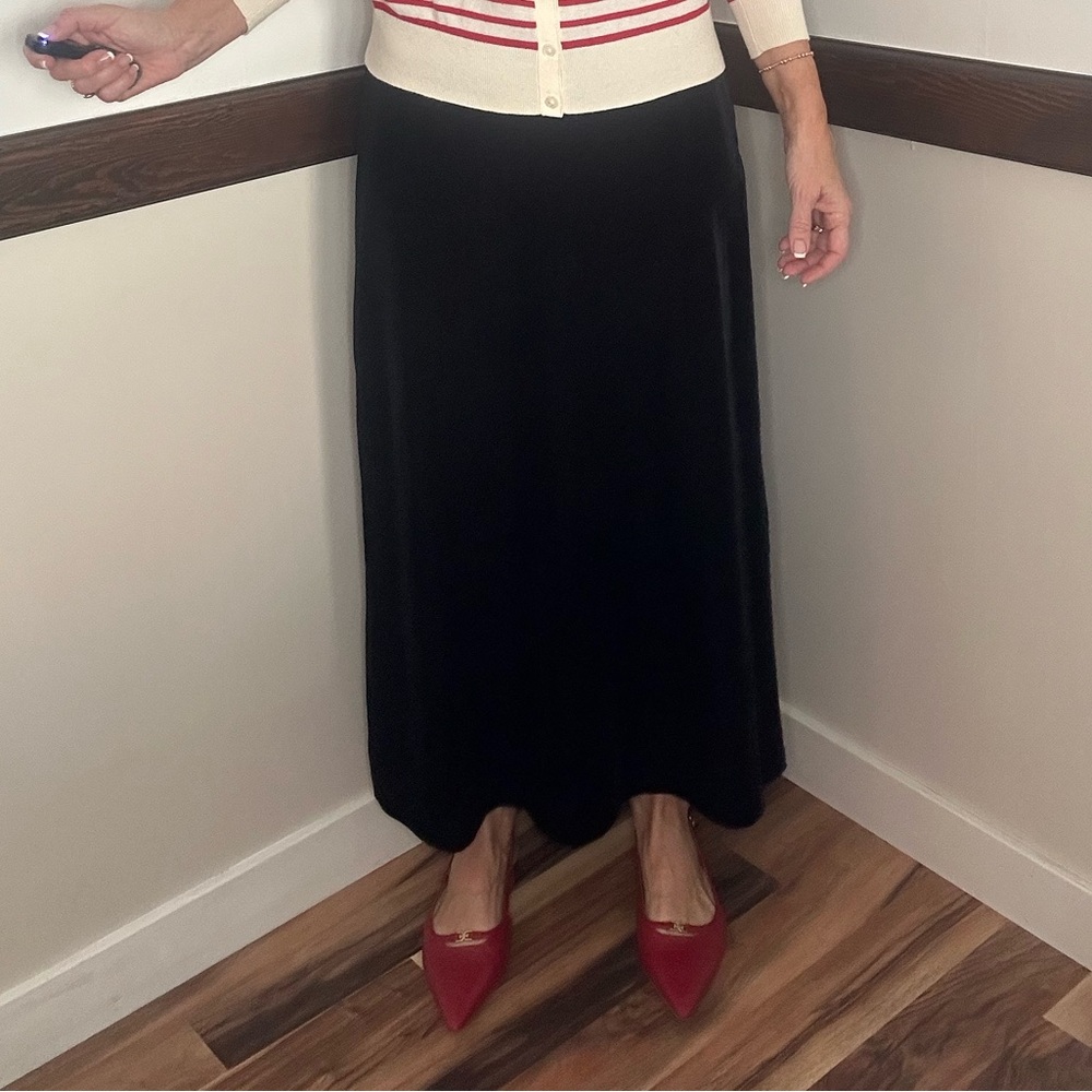 Elegant Black Stretch Velvet Maxi Skirt